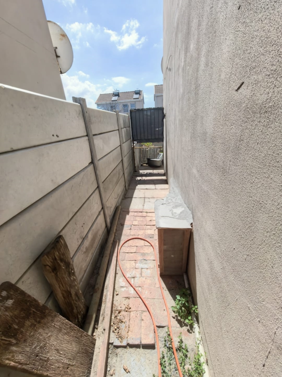 2 Bedroom Property for Sale in Pelican Park Western Cape